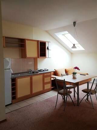 Гостиница Сален Витязево Люкс с балконом-1